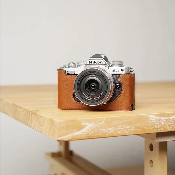 Bunutan Leather Camera | CASE ONLY |  Nikon Z fc in color Umber - Picture 5 of 6